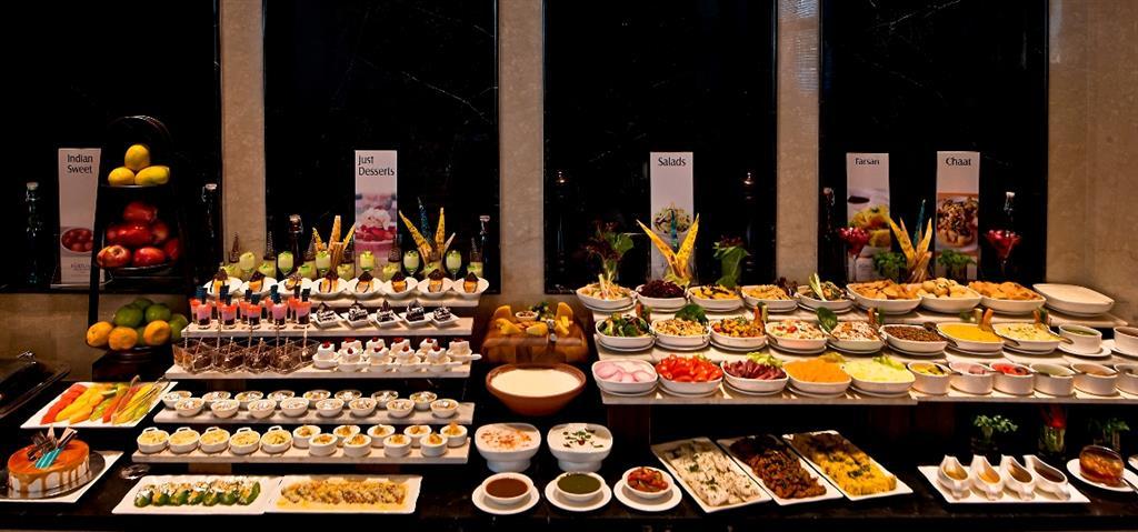 Fortune Jp Palace, Mysore - Member Itc Hotels' Group Restoran gambar A buffet at a hotel
